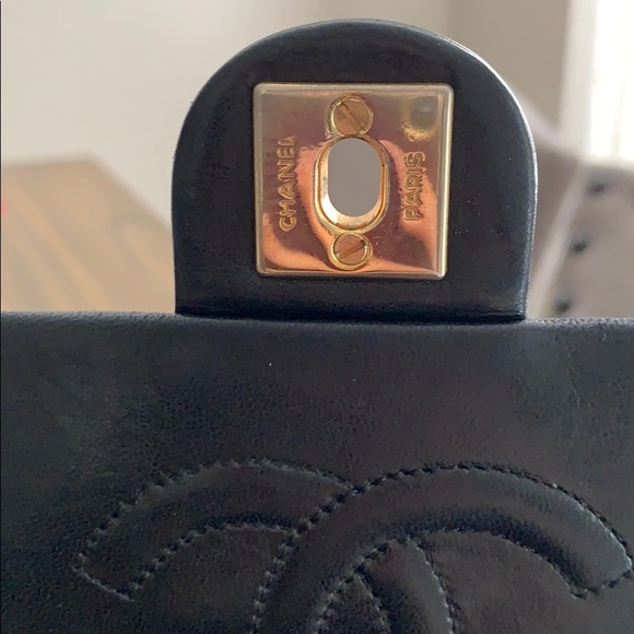 ❌SOLD❌ Chanel Vintage Square Flap Bag - Picture 3 of 8